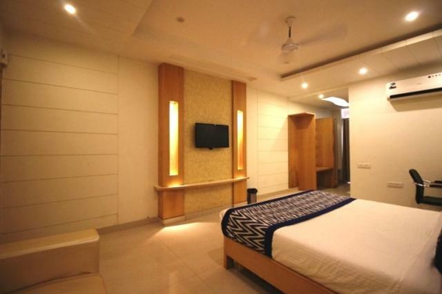 Mirzāpur Hotel Yash Inn מראה חיצוני תמונה