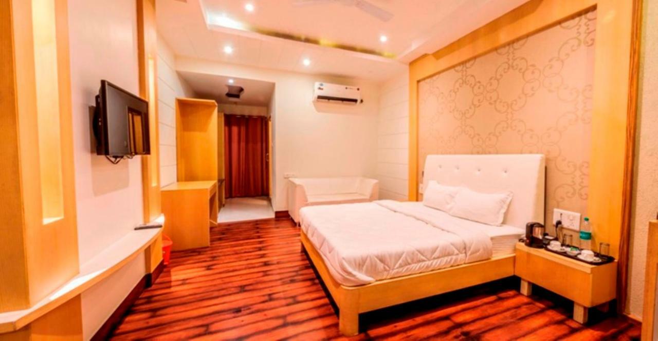 Mirzāpur Hotel Yash Inn מראה חיצוני תמונה