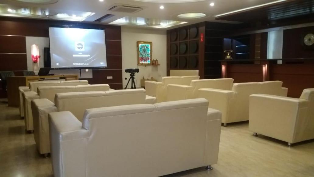 Mirzāpur Hotel Yash Inn מראה חיצוני תמונה