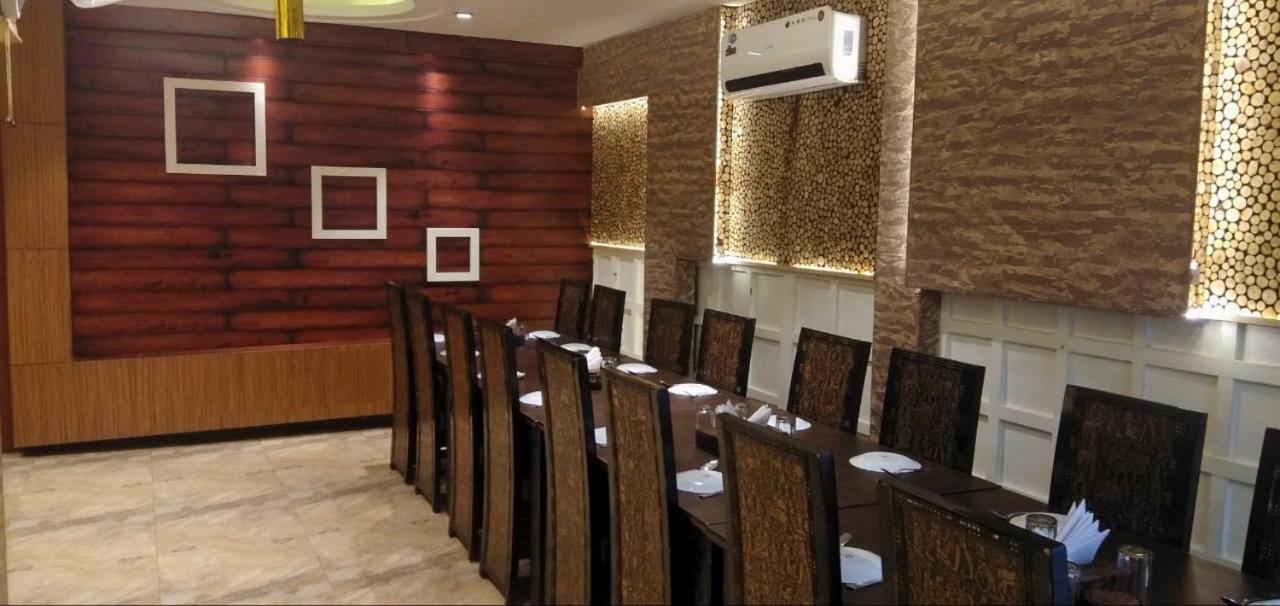 Mirzāpur Hotel Yash Inn מראה חיצוני תמונה